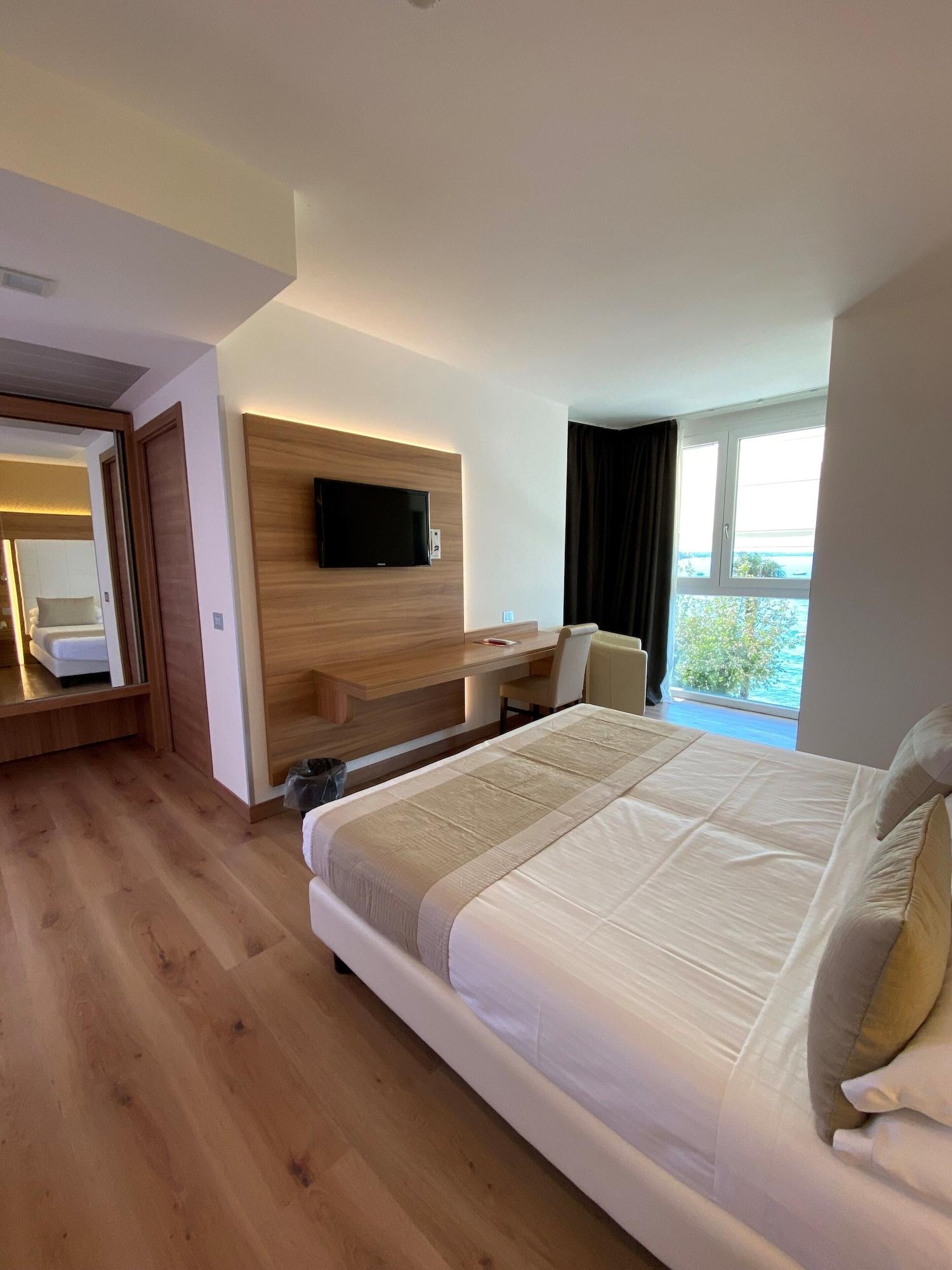 Kriss Internazionale Hotel Bardolino Exterior foto