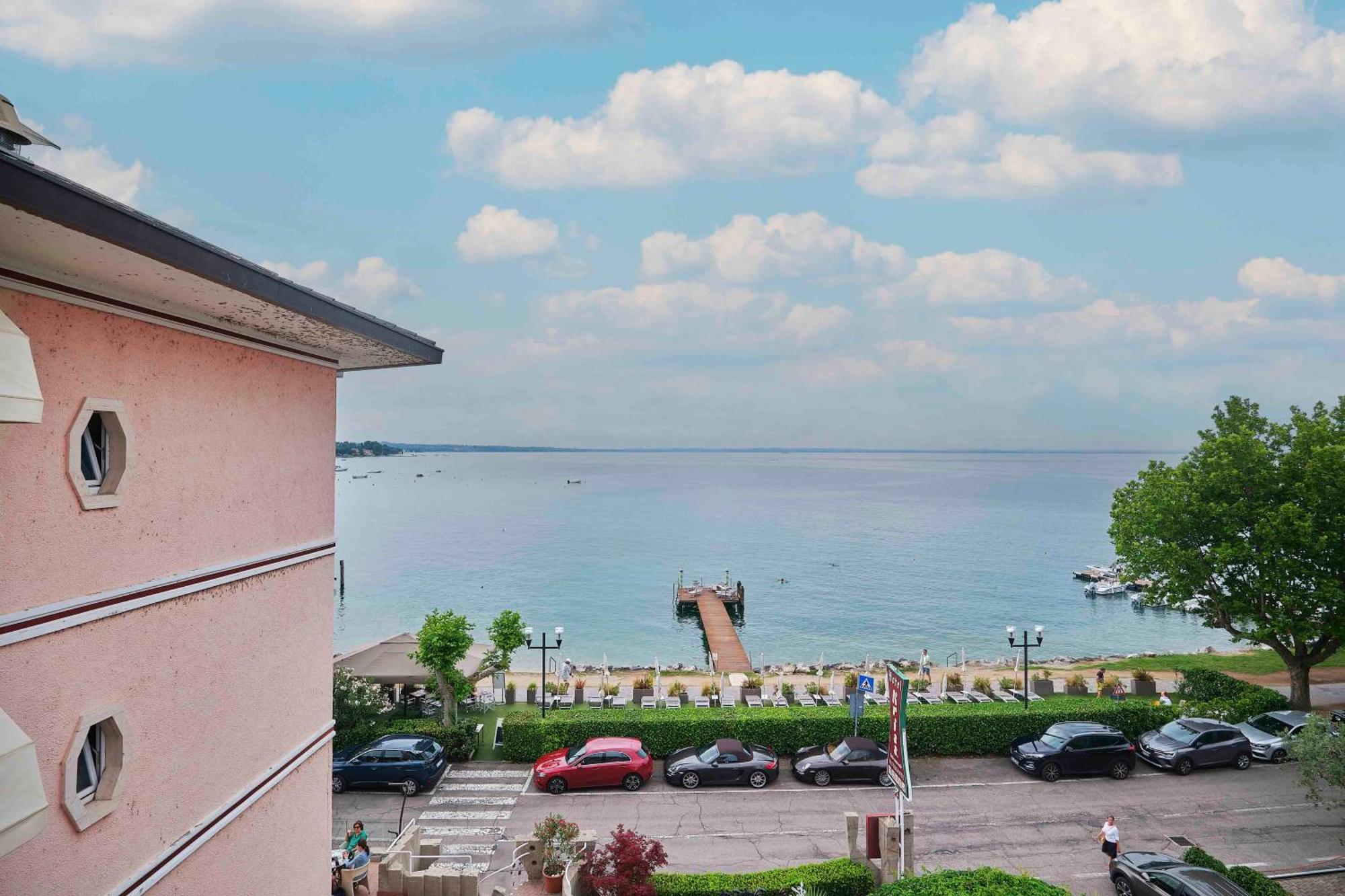 Kriss Internazionale Hotel Bardolino Exterior foto