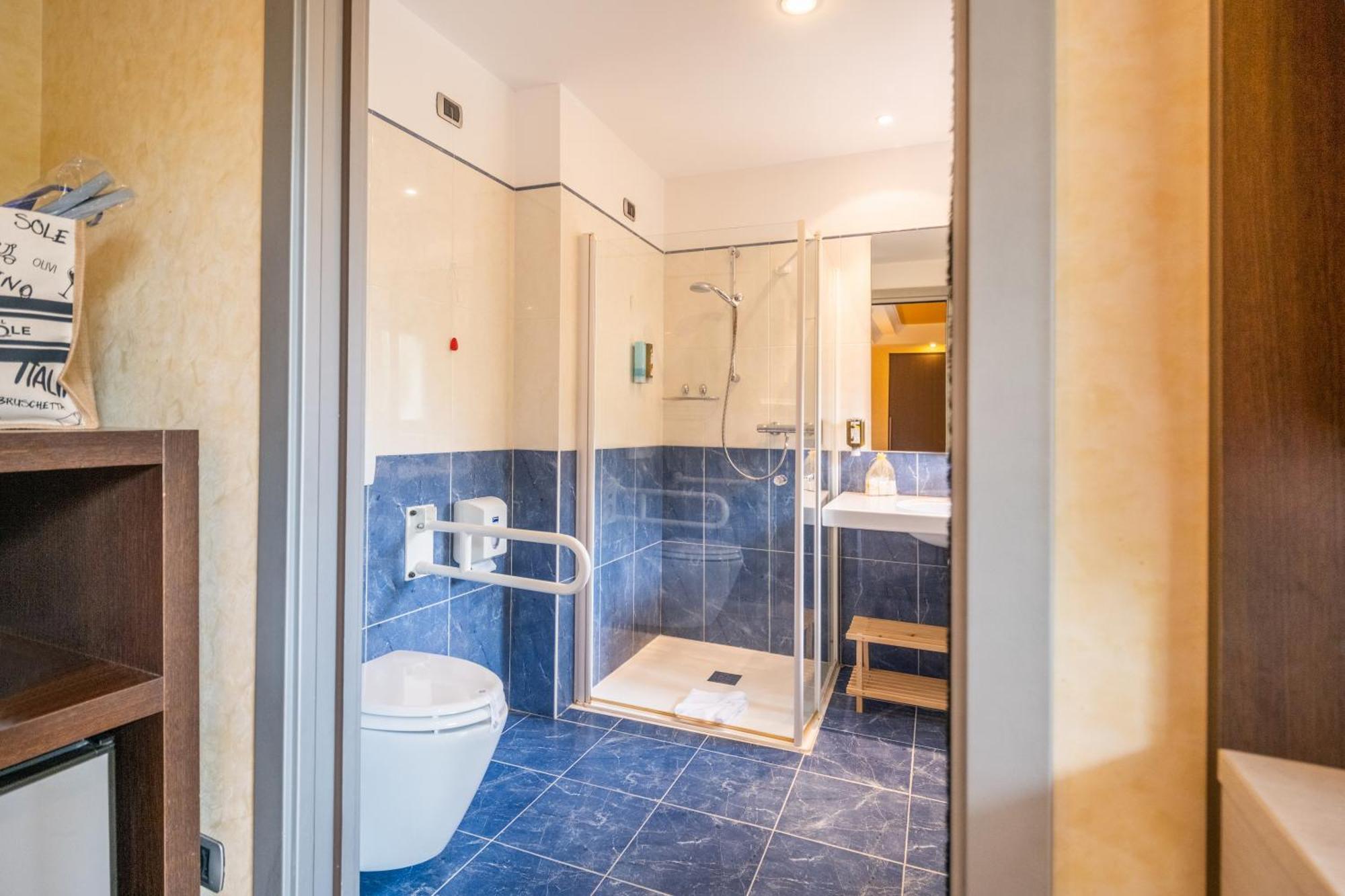 Kriss Internazionale Hotel Bardolino Exterior foto
