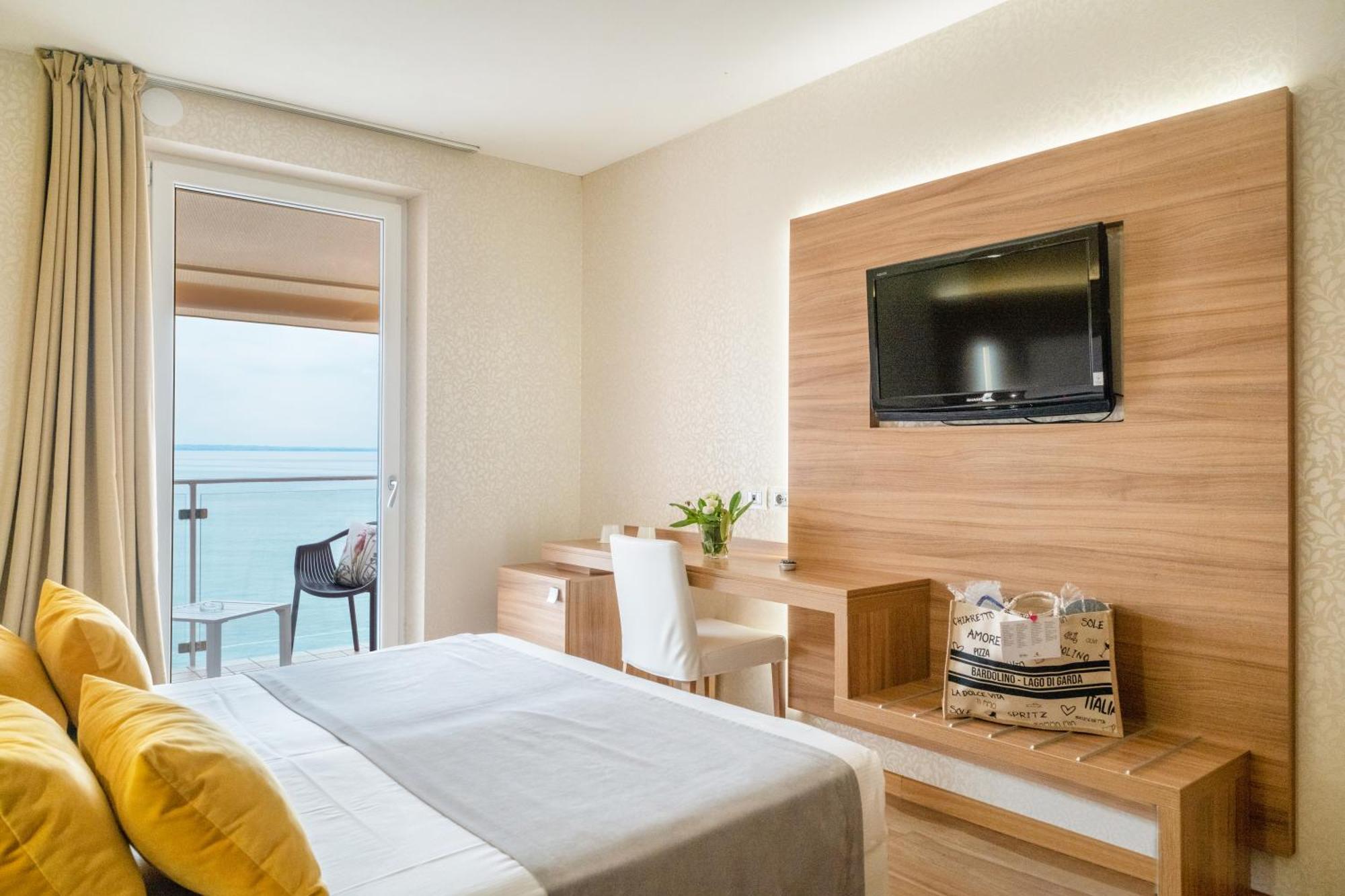 Kriss Internazionale Hotel Bardolino Exterior foto