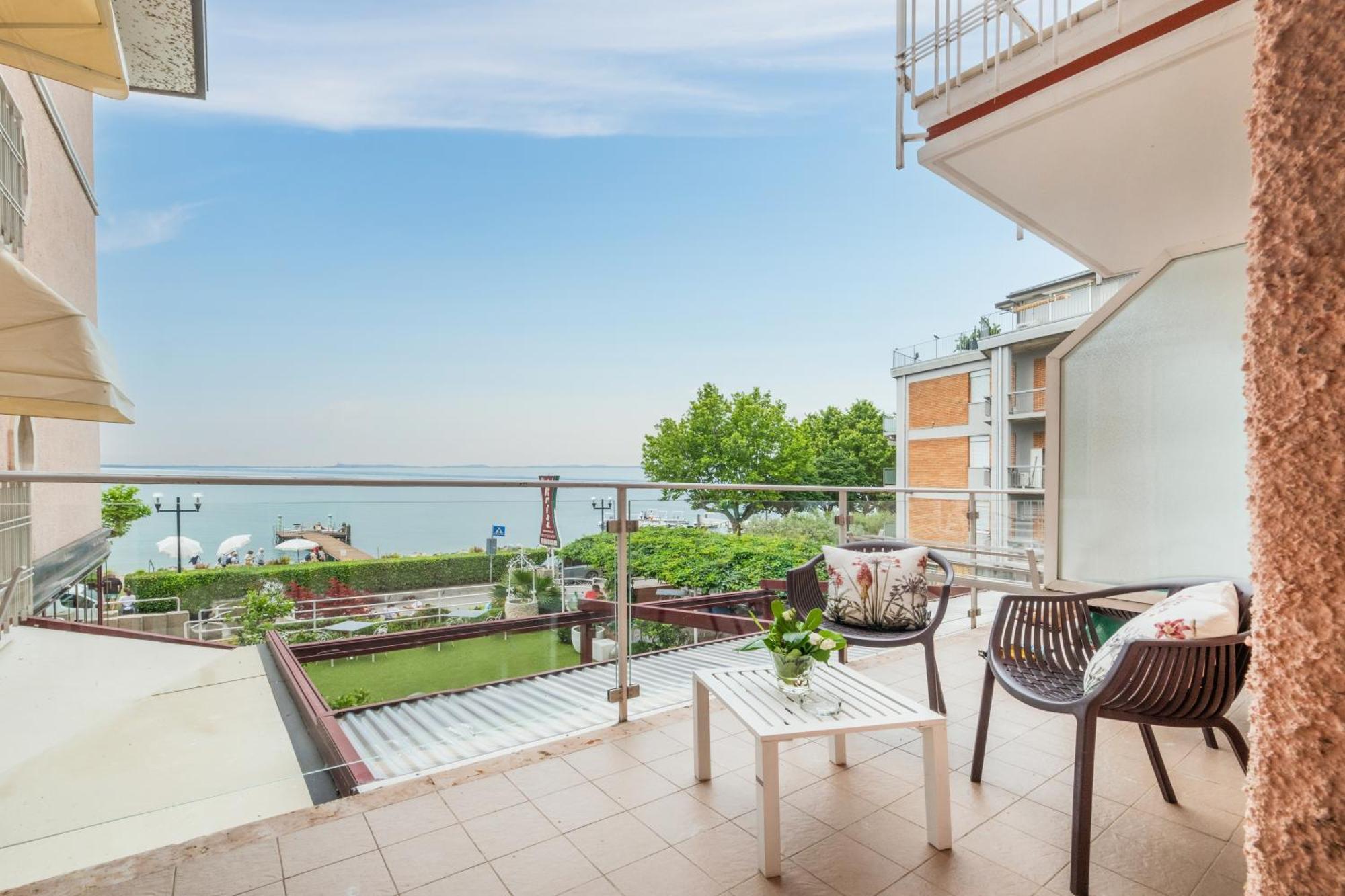 Kriss Internazionale Hotel Bardolino Exterior foto