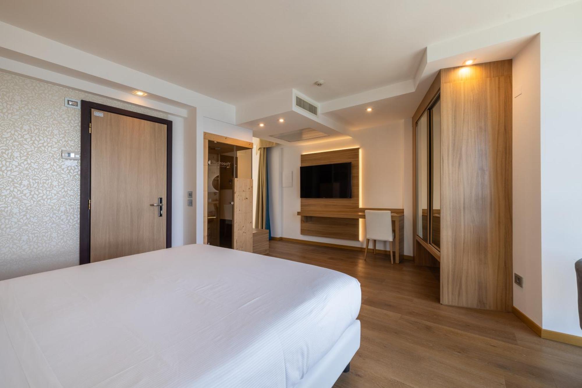 Kriss Internazionale Hotel Bardolino Exterior foto