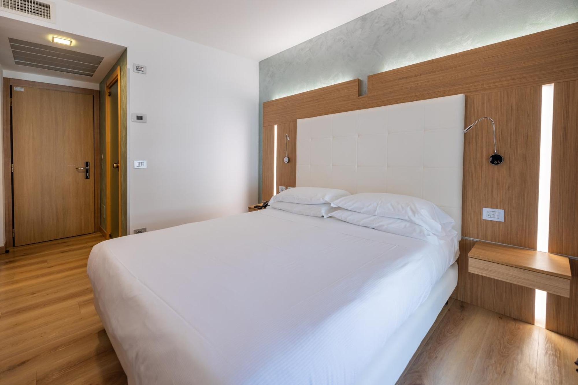 Kriss Internazionale Hotel Bardolino Exterior foto