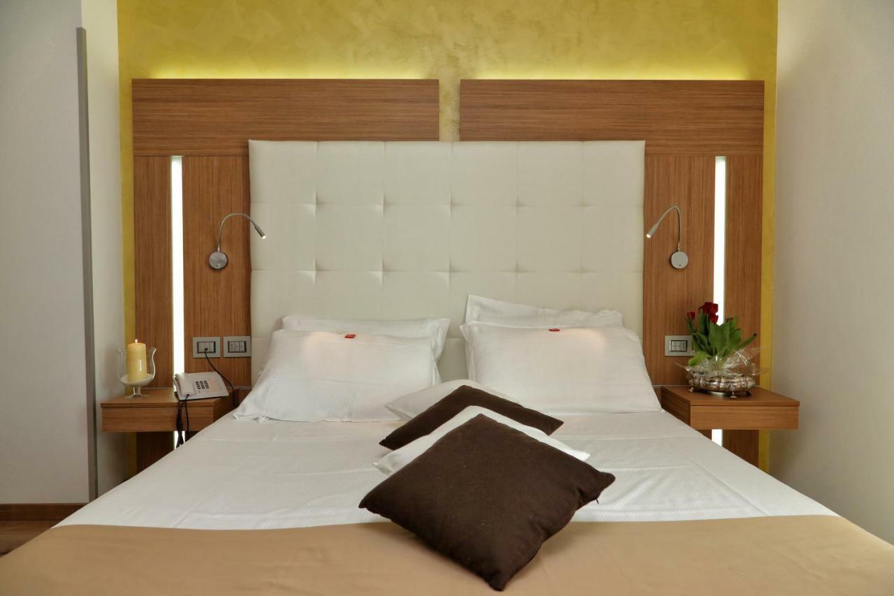 Kriss Internazionale Hotel Bardolino Exterior foto